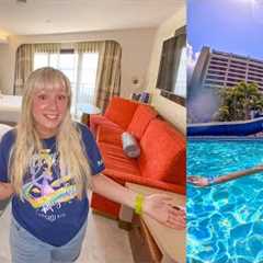We Stayed at Disney''s Contemporary Resort! SURPRISE Room UPGRADE, Pool, Fireworks, Starlight..